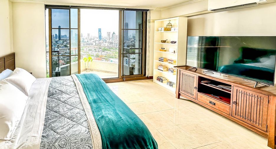 For sale 4 bedrooms condo in Watthana, Bangkok