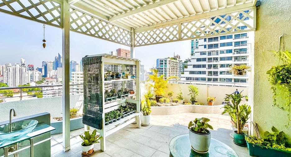 For sale 4 bedrooms condo in Watthana, Bangkok