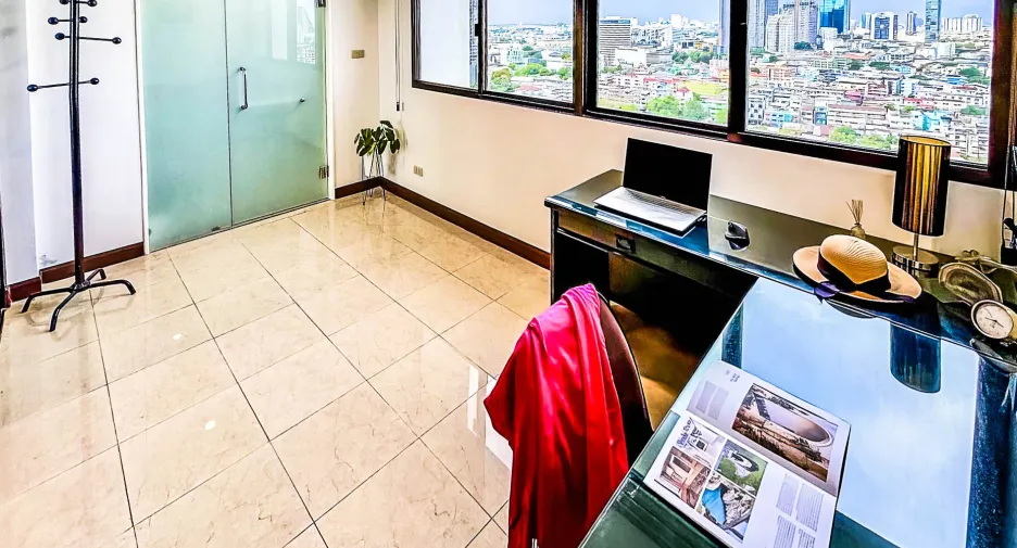 For sale 4 bedrooms condo in Watthana, Bangkok