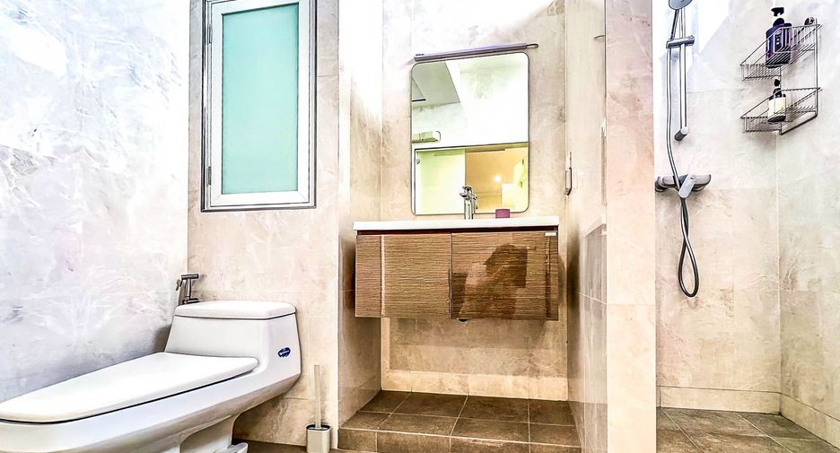 Condo en venta de 4 habitaciones en Watthana, Bangkok