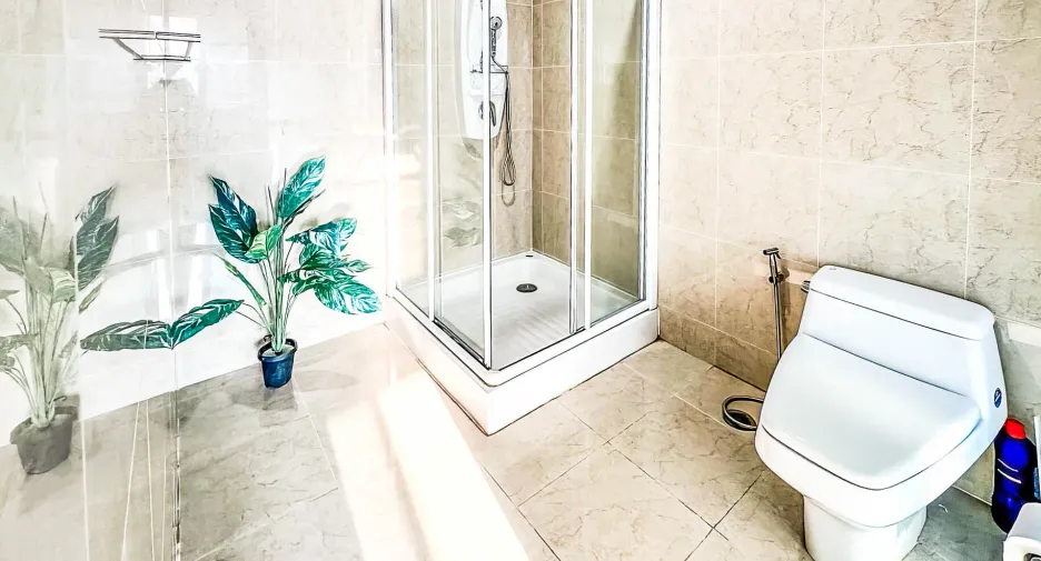 For sale 4 bedrooms condo in Watthana, Bangkok