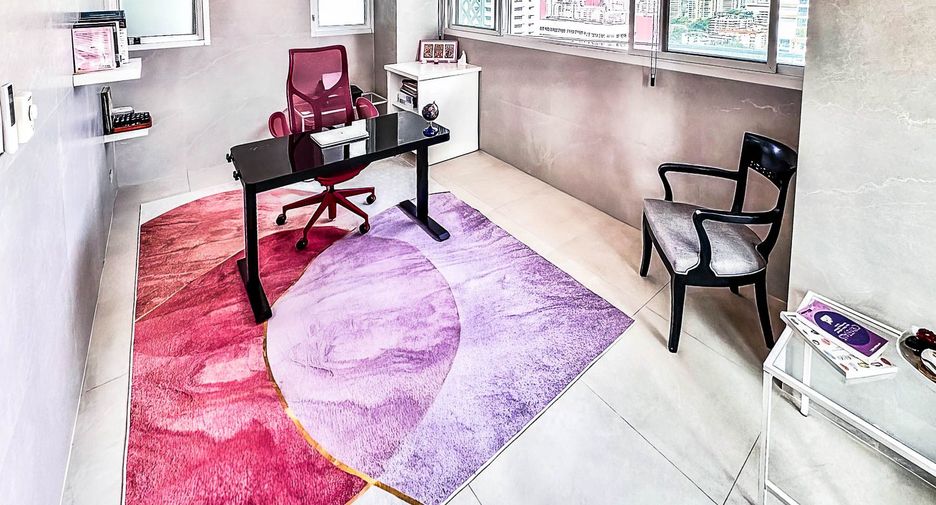 For sale 4 bedrooms condo in Watthana, Bangkok