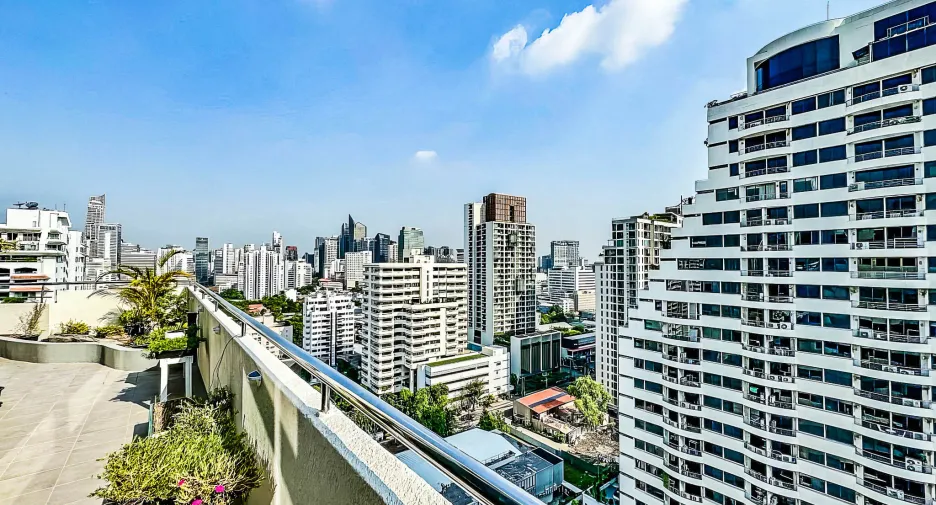 For sale 4 bedrooms condo in Watthana, Bangkok