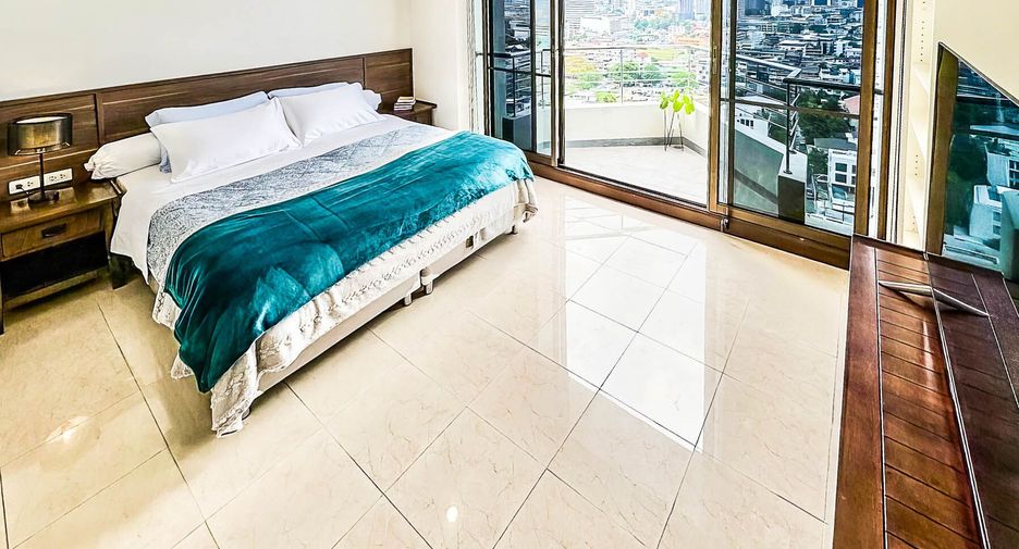 For sale 4 bedrooms condo in Watthana, Bangkok