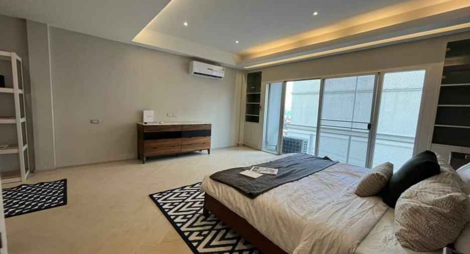 For sale and for rent 3 bedrooms townhouse in Bang Na, Bangkok