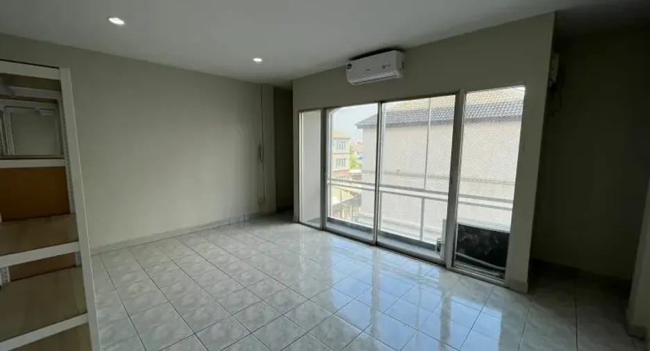For sale and for rent 3 bedrooms townhouse in Bang Na, Bangkok