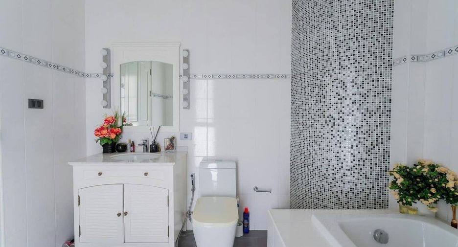 For sale 4 bedrooms villa in Hua Hin, Prachuap Khiri Khan