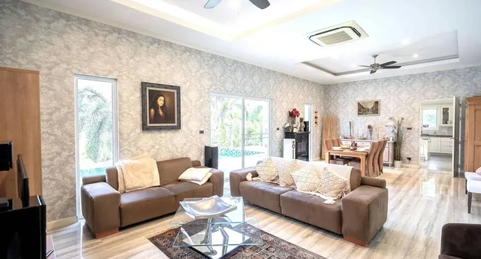 For sale 4 bedrooms villa in Hua Hin, Prachuap Khiri Khan