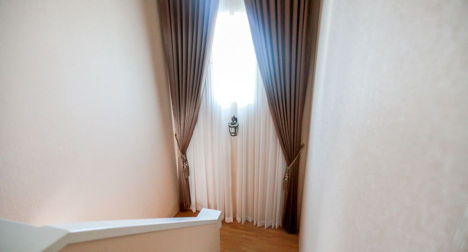 For sale 4 bedrooms house in Hang Dong, Chiang Mai
