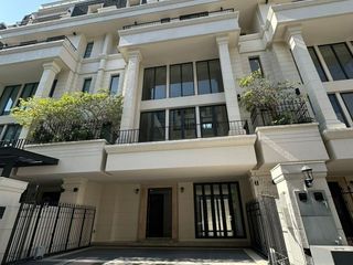 For sale 4 bedrooms townhouse in Yan Nawa, Bangkok