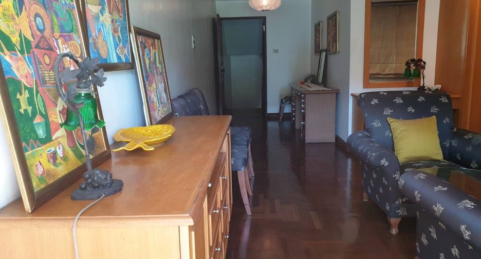 À vendre et à louer 3 chambres villa à Watthana, Bangkok