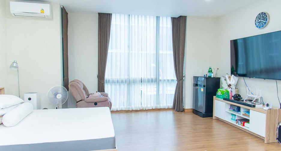 For sale 3 bedrooms townhouse in Suan Luang, Bangkok