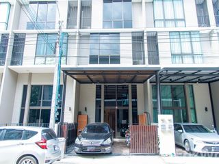 For sale 3 bedrooms townhouse in Suan Luang, Bangkok