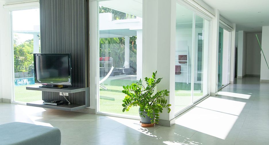 For sale and for rent 5 bedrooms villa in Mueang Phuket, Phuket