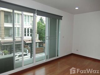 For sale and for rent 3 bedrooms townhouse in Chom Thong, Bangkok