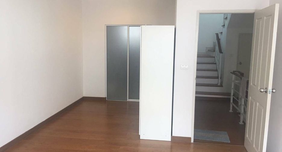For sale and for rent 3 bedrooms townhouse in Chom Thong, Bangkok
