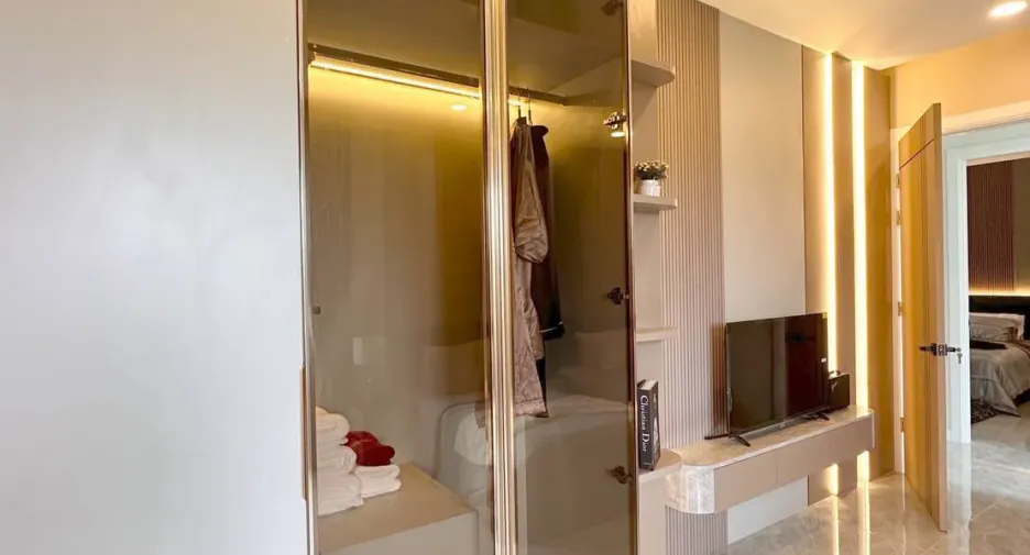 For rent 6 bedrooms villa in Bang Lamung, Chonburi