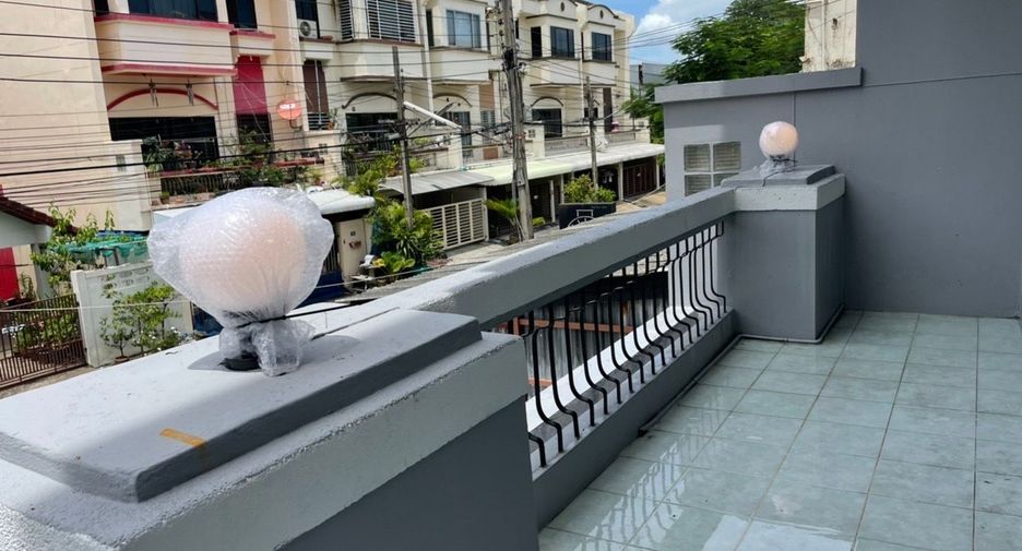 For sale 3 bedrooms townhouse in Prawet, Bangkok