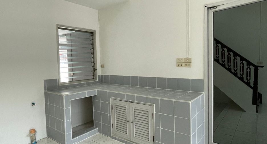 For sale 3 bedrooms townhouse in Prawet, Bangkok