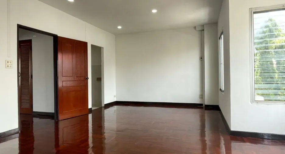 For sale 3 bedrooms townhouse in Prawet, Bangkok