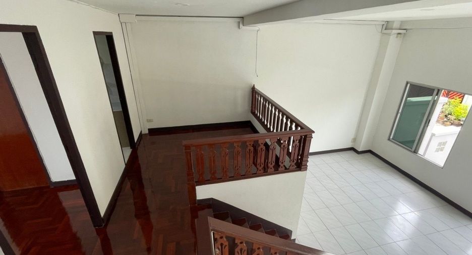 For sale 3 bedrooms townhouse in Prawet, Bangkok