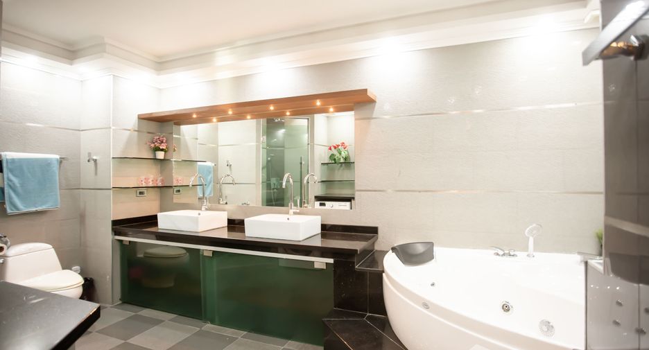 For sale 2 bedrooms condo in Bang Lamung, Chonburi