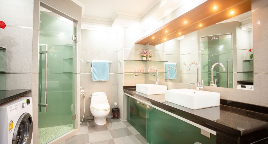For sale 2 ベッドルーム condo in Bang Lamung, Chonburi