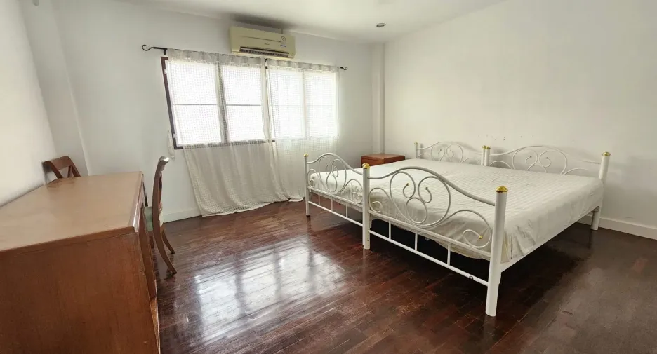 For rent 4 bedrooms townhouse in Hua Hin, Prachuap Khiri Khan