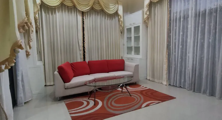 Casa en alquiler de 4 habitaciones en Saraphi, Chiang Mai