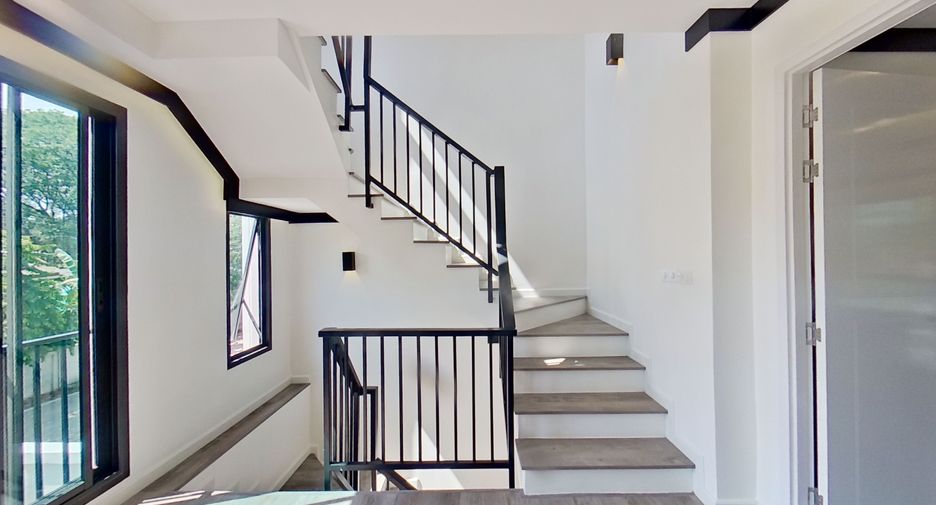 À vendre 4 chambres maison à Mueang Chiang Mai, Chiang Mai