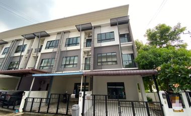 Reihenhaus zum Kauf mit 3 Zimmer in Phra Samut Chedi, Samut Prakan