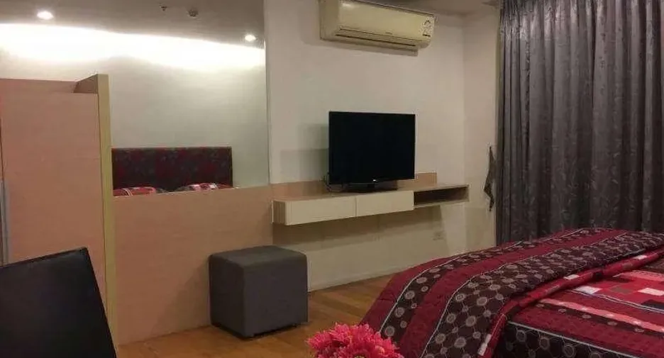Condo en venta y en alquiler de estudio en Watthana, Bangkok