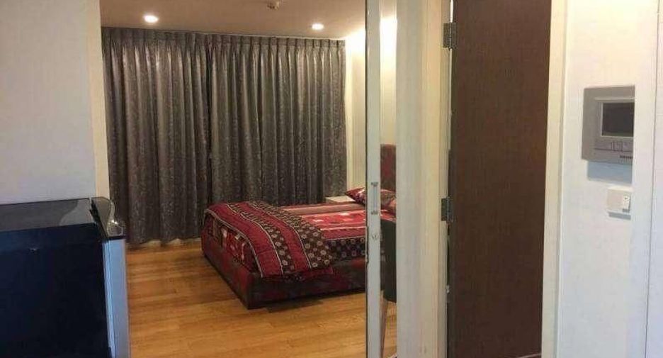 Condo en venta y en alquiler de estudio en Watthana, Bangkok