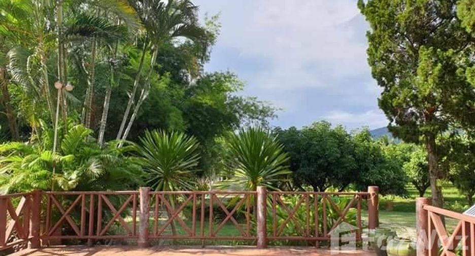 Casa en venta de 9 habitaciones en San Kamphaeng, Chiang Mai