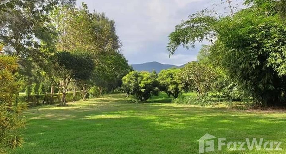 Casa en venta de 9 habitaciones en San Kamphaeng, Chiang Mai