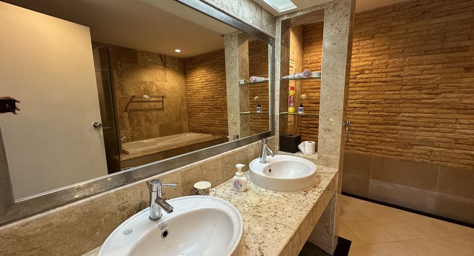 For sale and for rent 2 bedrooms condo in Mueang Phuket, Phuket