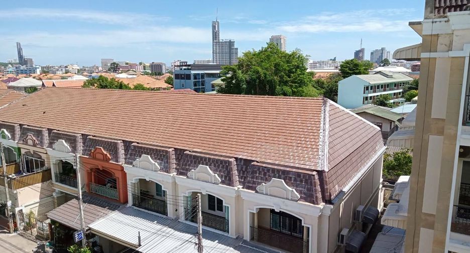 Casa adosada en venta de 13 habitaciones en Bang Lamung, Chonburi