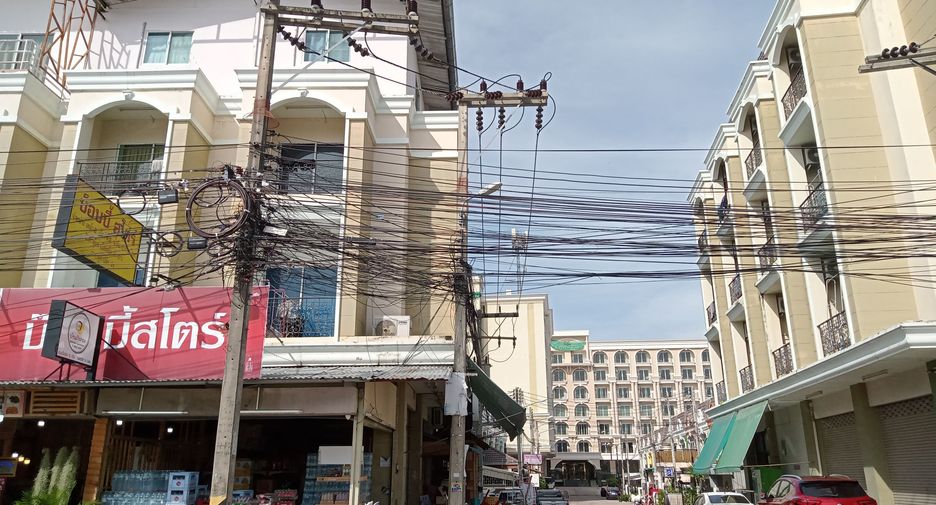 Casa adosada en venta de 13 habitaciones en Bang Lamung, Chonburi