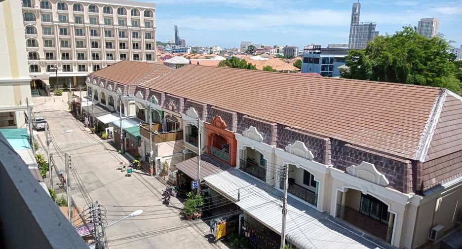 Casa adosada en venta de 13 habitaciones en Bang Lamung, Chonburi