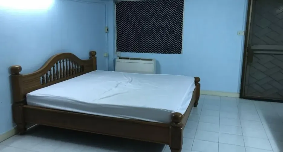 For sale and for rent 4 bedrooms house in Khlong Toei, Bangkok