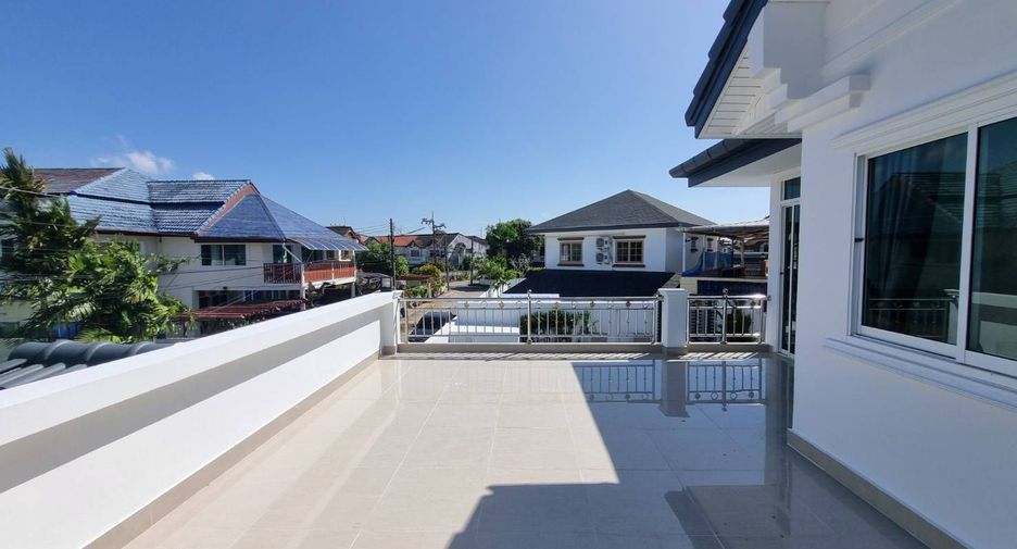 For rent 3 bedrooms villa in Mueang Phuket, Phuket