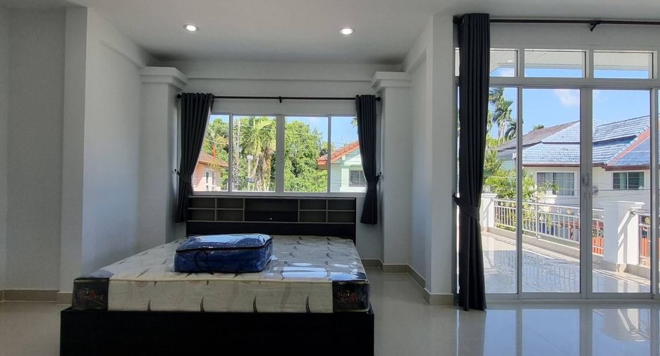 For rent 3 bedrooms villa in Mueang Phuket, Phuket