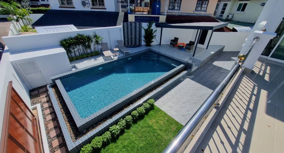 For rent 3 bedrooms villa in Mueang Phuket, Phuket