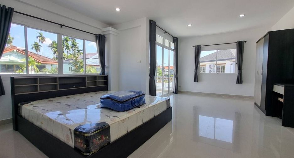 For rent 3 bedrooms villa in Mueang Phuket, Phuket
