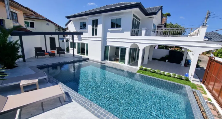For rent 3 bedrooms villa in Mueang Phuket, Phuket