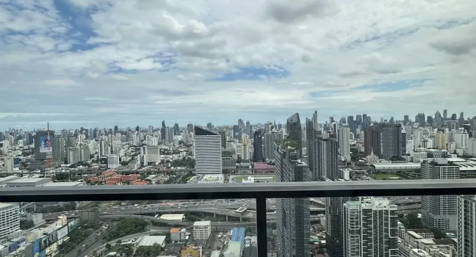 Wohnung zum Kauf und zur Miete mit 2 Zimmer in Huai Khwang, Bangkok