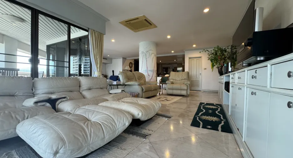 For rent 4 bedrooms condo in Cha Am, Phetchaburi