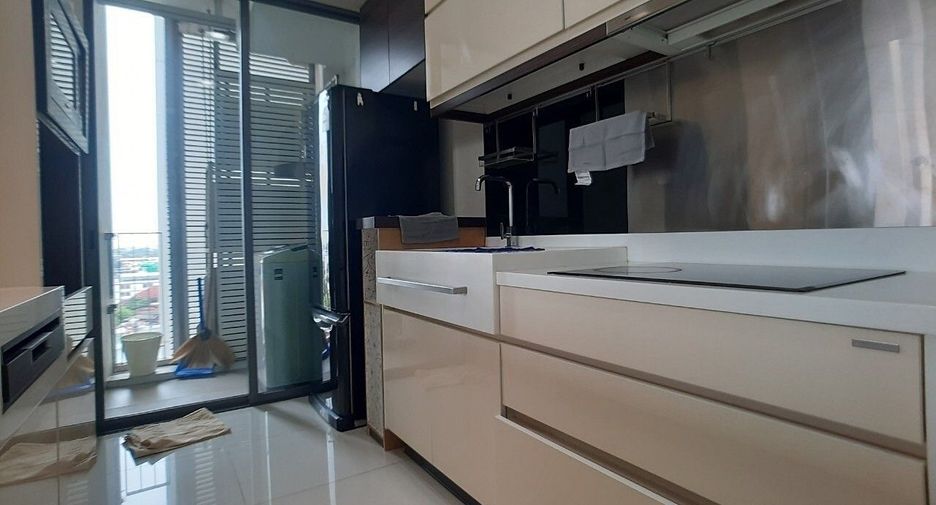 À vendre 2 chambres condo à Phra Khanong, Bangkok