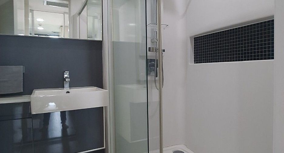 À vendre 2 chambres condo à Phra Khanong, Bangkok