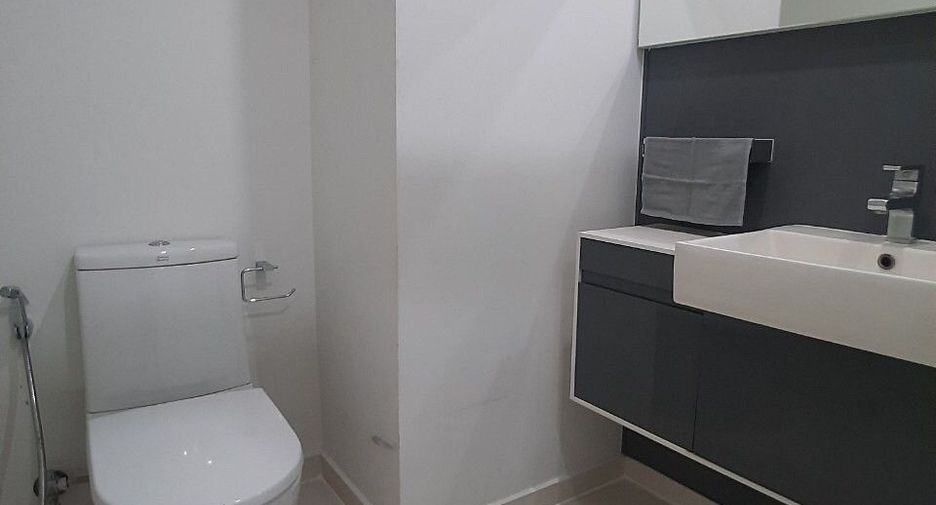 À vendre 2 chambres condo à Phra Khanong, Bangkok